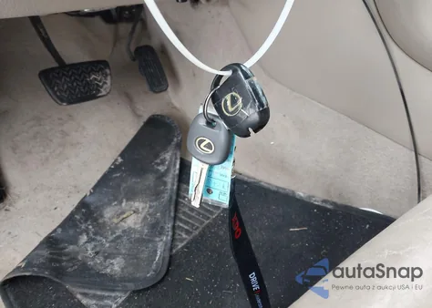 2004 Lexus Es 330 z USA, uszkodzony, nr VIN JTHBA30G045013844